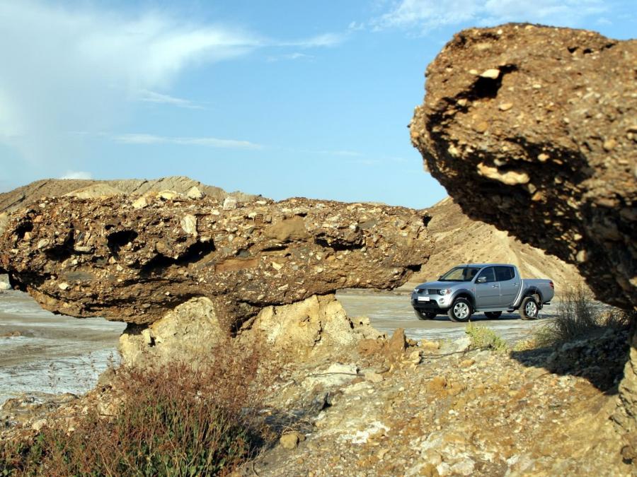  Mitsubishi L200 Double Cab 2006 года  (фото 7 из 10)